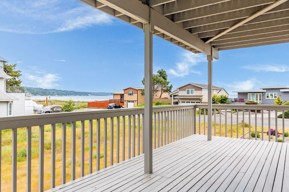 Beach Lookout Retreat by Avantstay Rooftop Views - photo 27