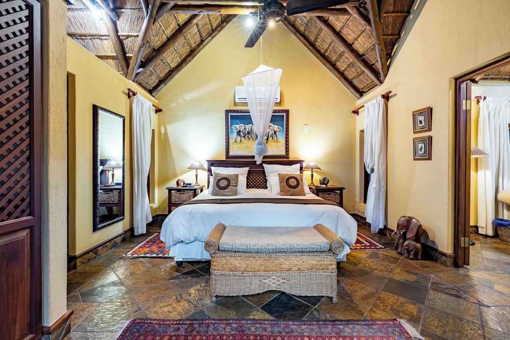 Mhlati Guest Cottages — 4-Star Luxury Hotel in Komatipoort, South Africa
