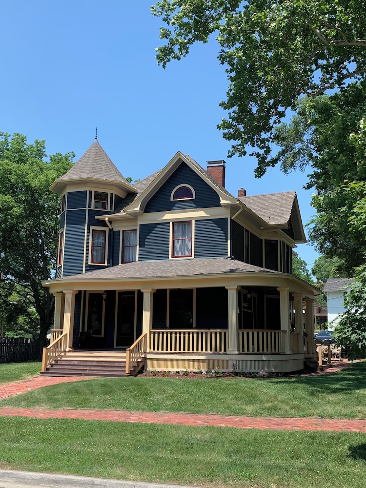 Kaskaskia Place — hotel in Paola