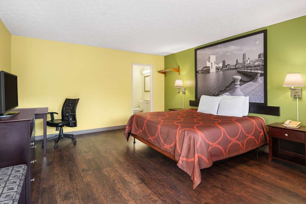 Super 8 by Wyndham Youngstown Girard - photo 6