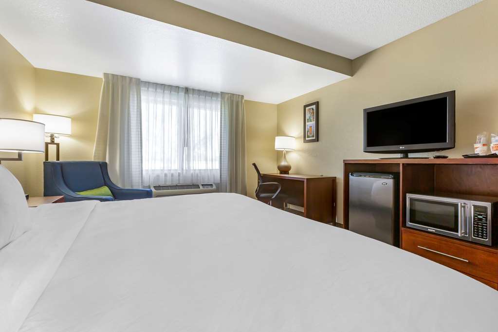 Comfort Inn & Suites Phoenix North Deer Valley - photo 8