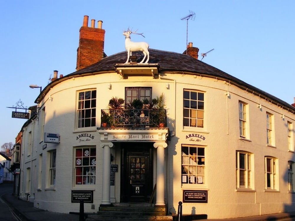 The White Hart Hotel & Restaurant in Whitchurch, United Kingdom