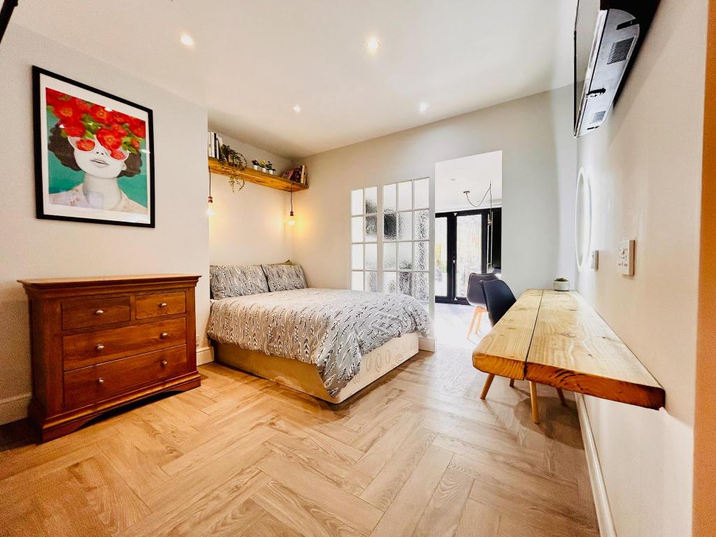 Rest Boutique Acton - last minute hotel in London