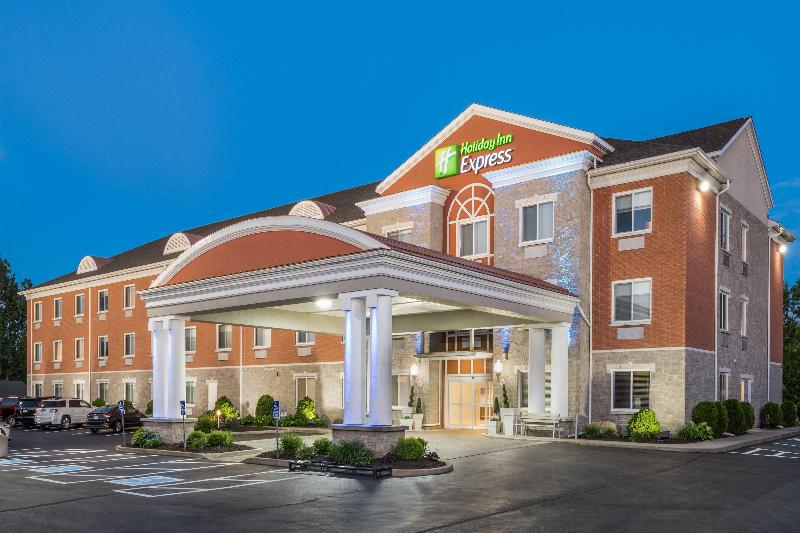 Holiday Inn Express Hotel Suites Gananoque — Gananoque