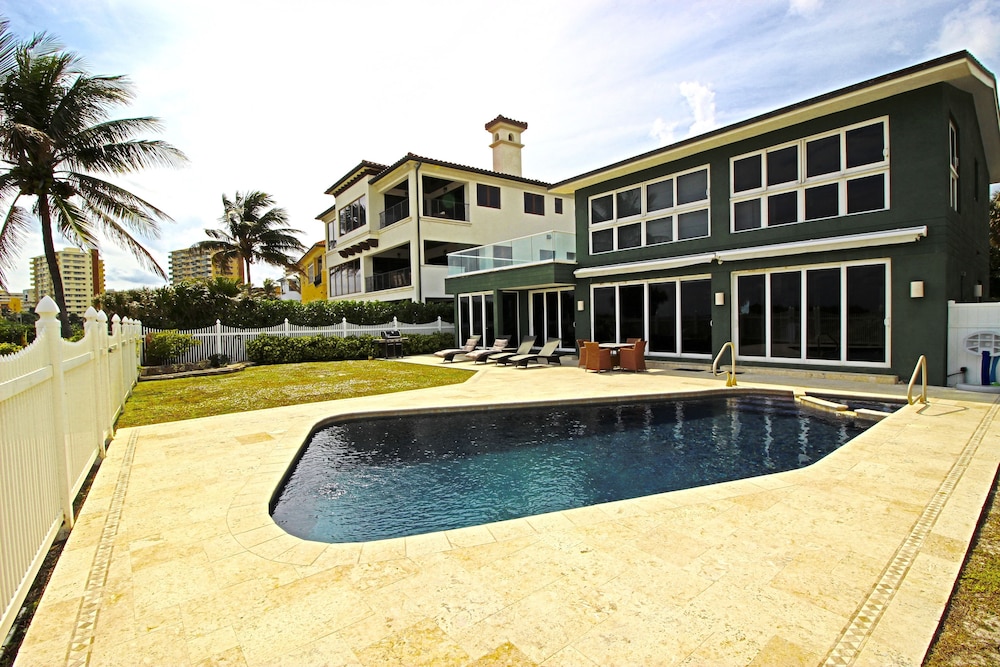 Luxury Oceanfront Estate — 4-Star Luxury Hotel in Pompano Beach, United States