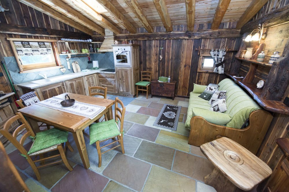 Apartment Lo Retsignon — 4-Star Luxury Hotel in Ayas, Italy