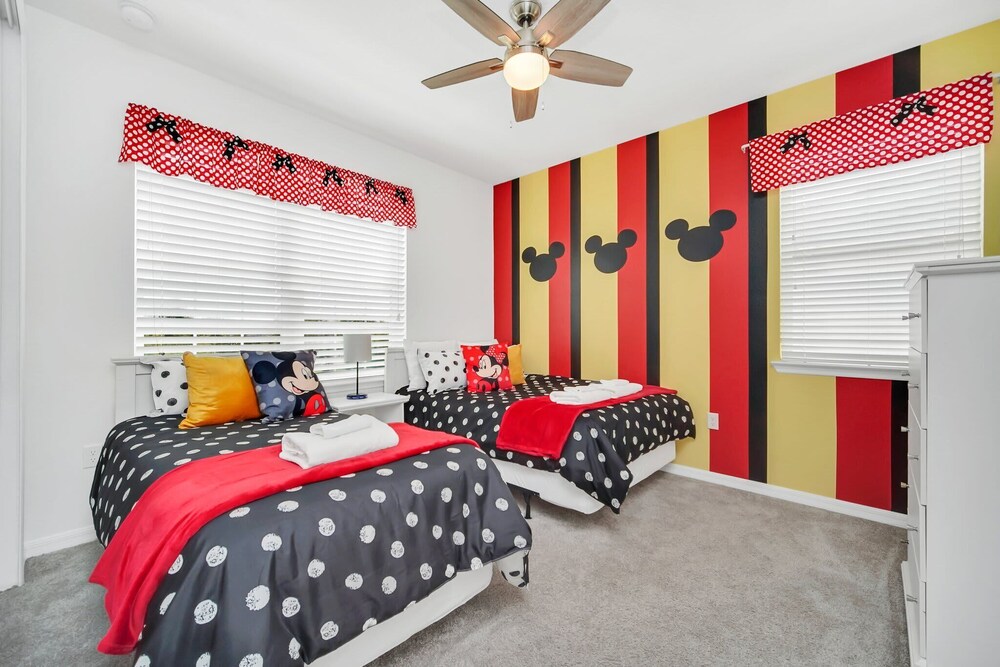 New Decor With Mickey Nemo Tinkerbell & Star Wars Rooms Private Pool and Game Room - photo 22