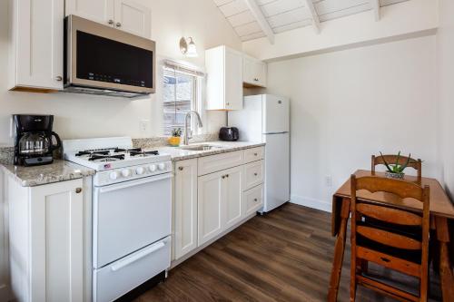 Truro Beach Cottages - photo 20