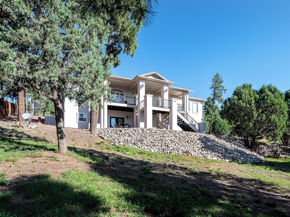 Gathering Place by Ruidoso Vacation Rentals — 4-Star Luxury Hotel in Ruidoso, United States