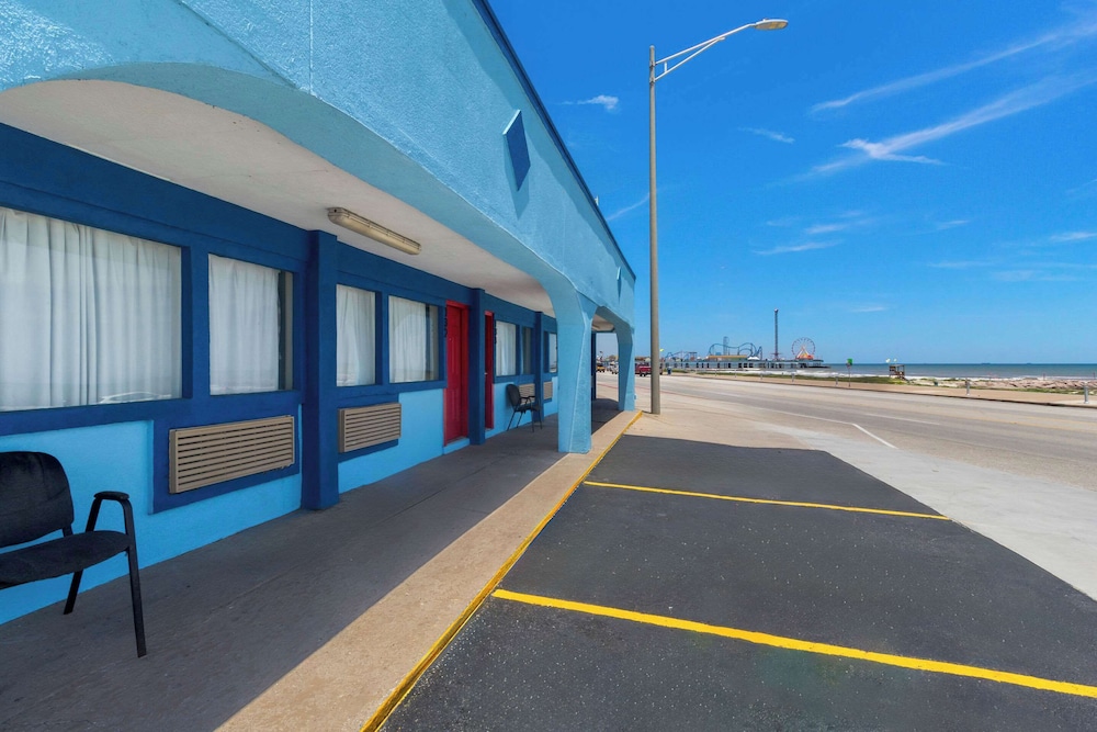 Econo Lodge Galveston Seawall TX - photo 42