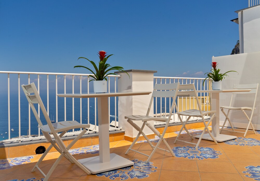 Piazzetta Diefenbach — Capri — photo 2