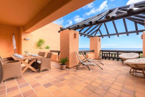 9 Penthouse with amazing sea views close to golf Manilva Duquesa — 4-Star Luxury Hotel in Manilva, Spain