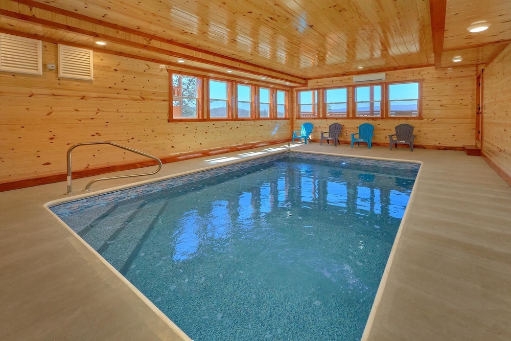 Summit Pool Lodge Apartment 6 — 4-Star Luxury Hotel in Gatlinburg, United States