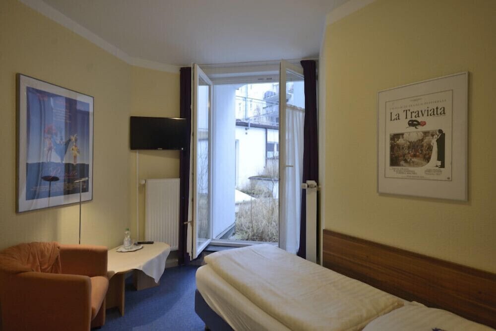 Alpha Hotel Pension — Hamburg — photo 3