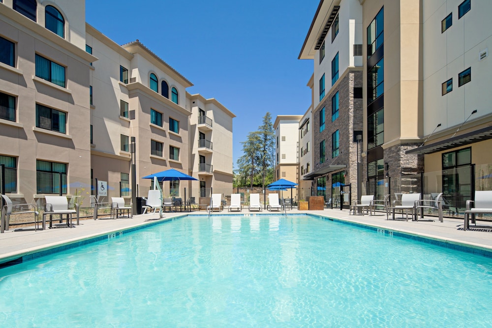 Holiday Inn Express & Suites Valencia Santa Clarita by IHG - photo 23