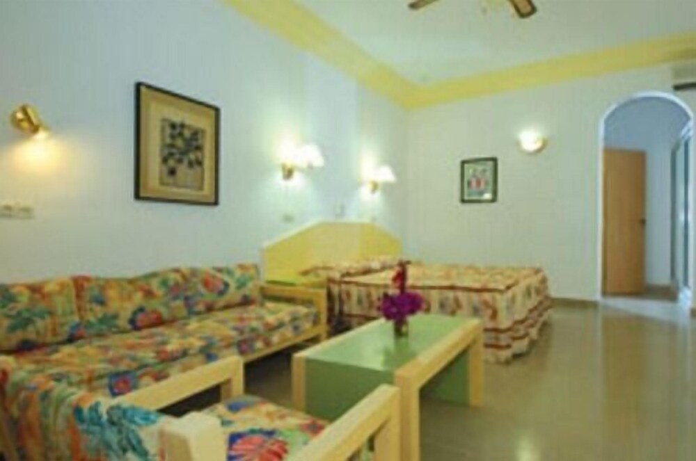 Cape Point Hotel — Bakau — photo 4