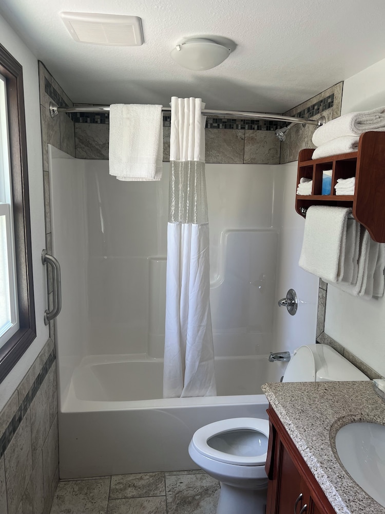 All Star Inn & Suites - photo 360