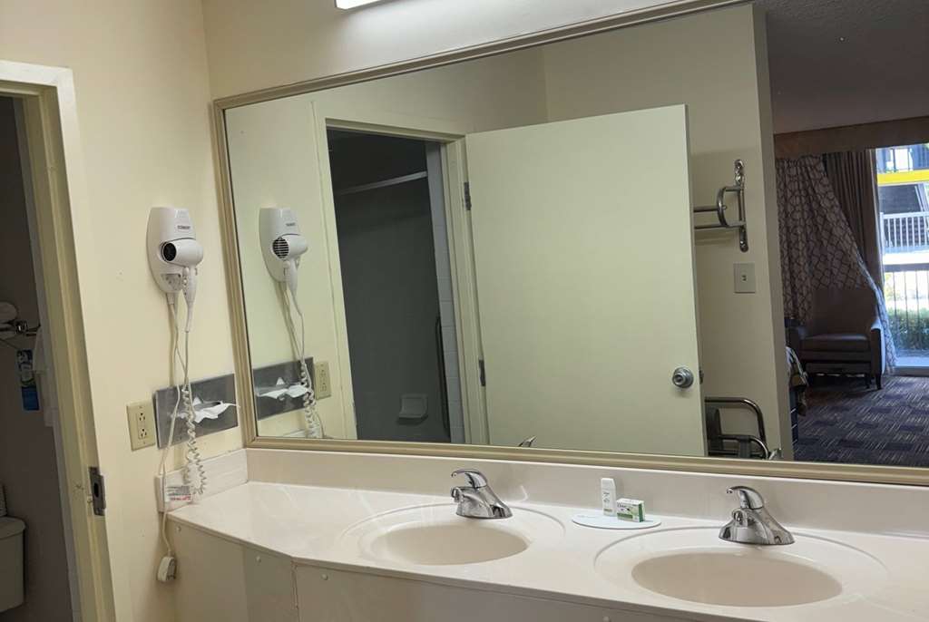 Baymont by Wyndham Johnson City - photo 20