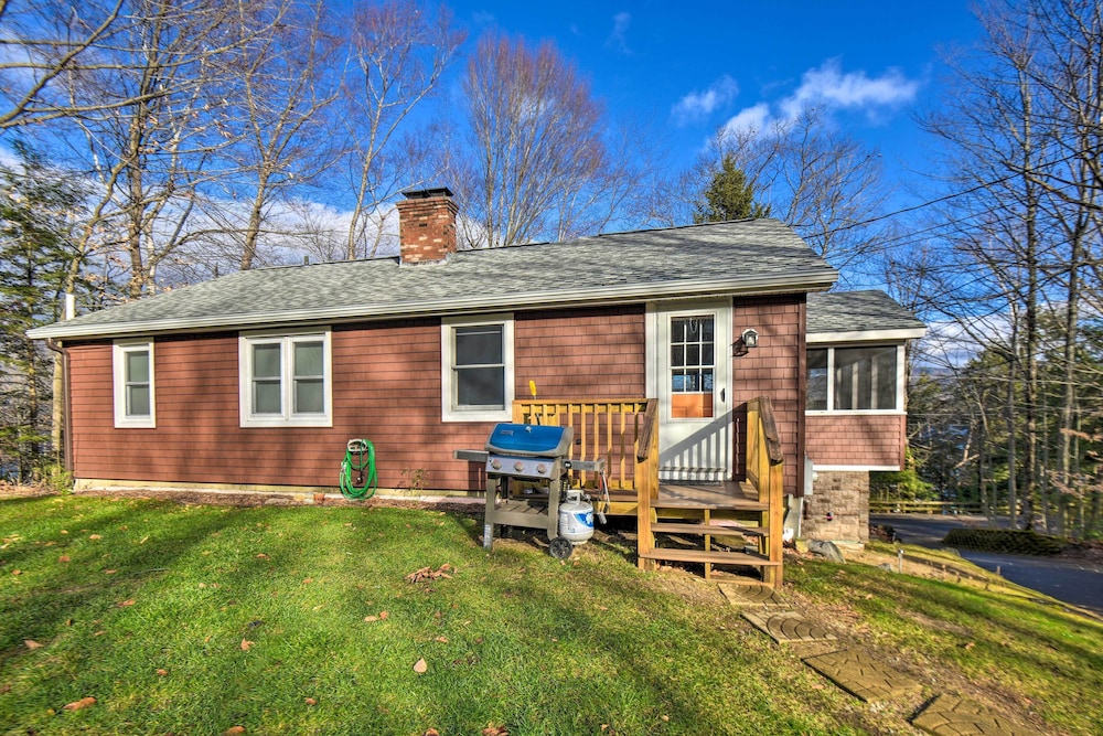 Updated Bristol Lakehouse W Kayaks Beach Access — Bristol