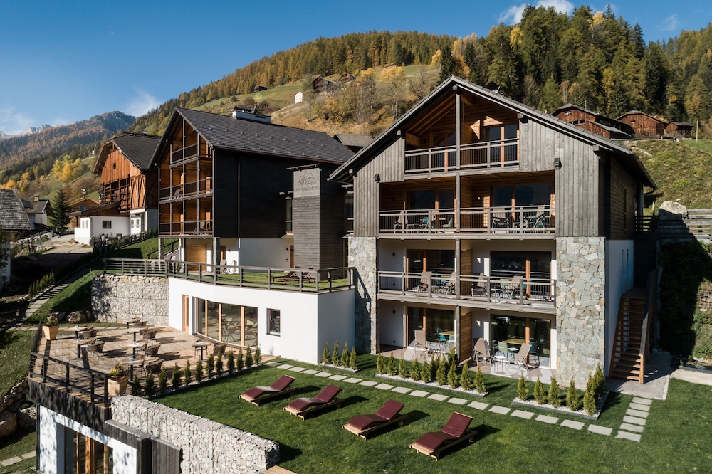Les Dolomites Mountain Lodges — hotel in San Martino In Badia