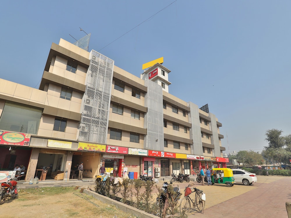 OYO 11718 Hotel Shivarth in Sanand, India