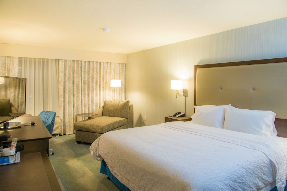 Hampton Inn & Suites Jackson Coliseum - photo 21