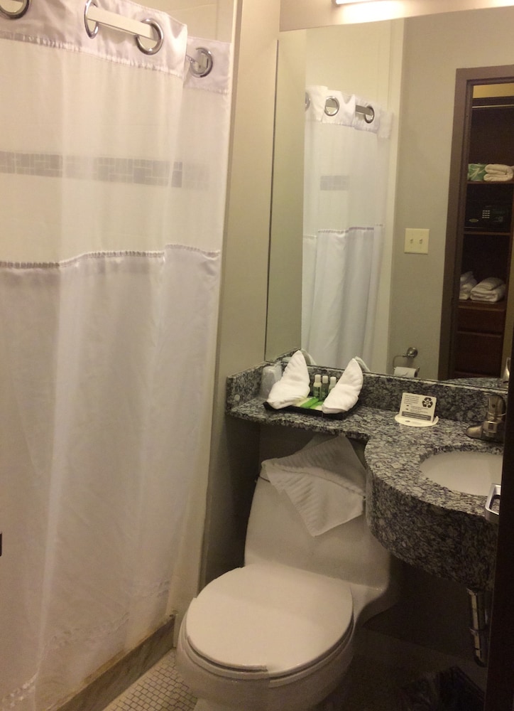 East Avenue Inn & Suites - photo 33
