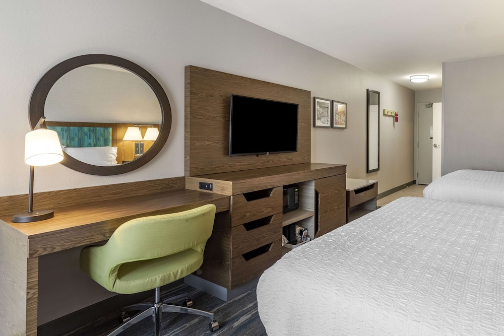 Hampton Inn Ft Collins - photo 17