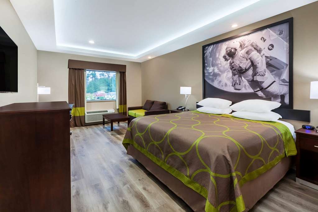 Super 8 By Wyndham Kingwood Houston North — Kingwood