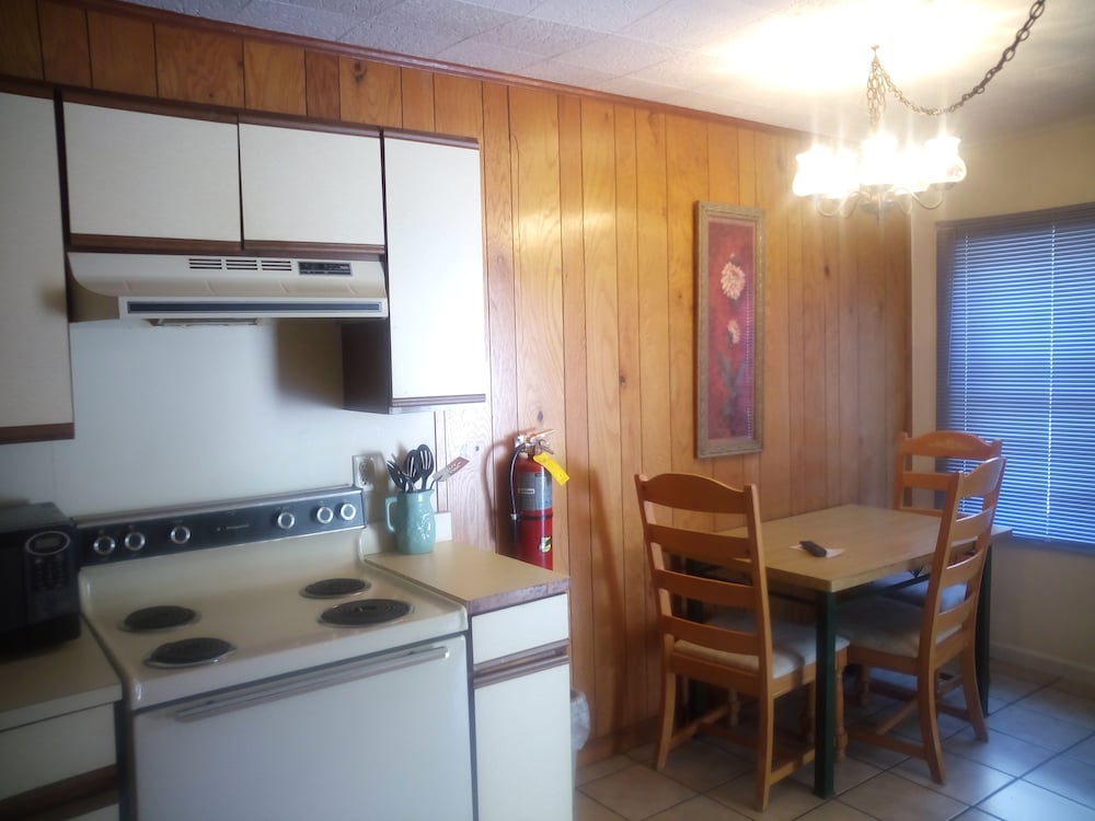 Meadowlark Motel with Restaurant & Bar - photo 35