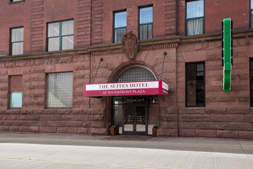 The Suites Hotel at Waterfront Plaza - photo 38