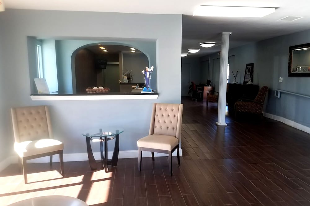 Blue Way Inn & Suites Wichita East - photo 4