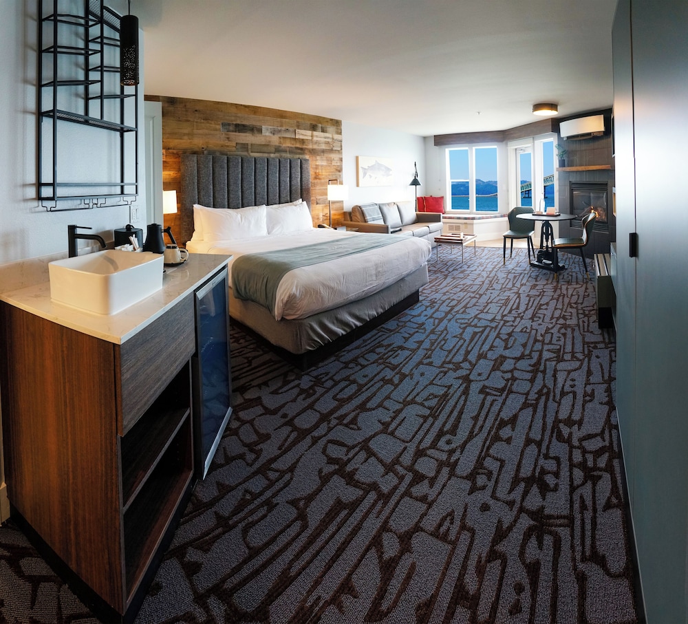 Cannery Pier Hotel & Spa - photo 22