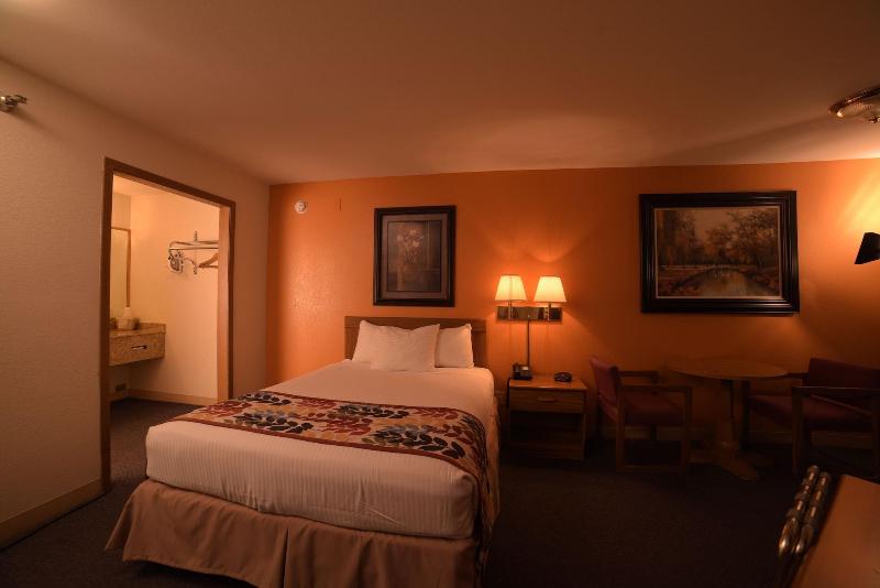 Dutton Inn - photo 44