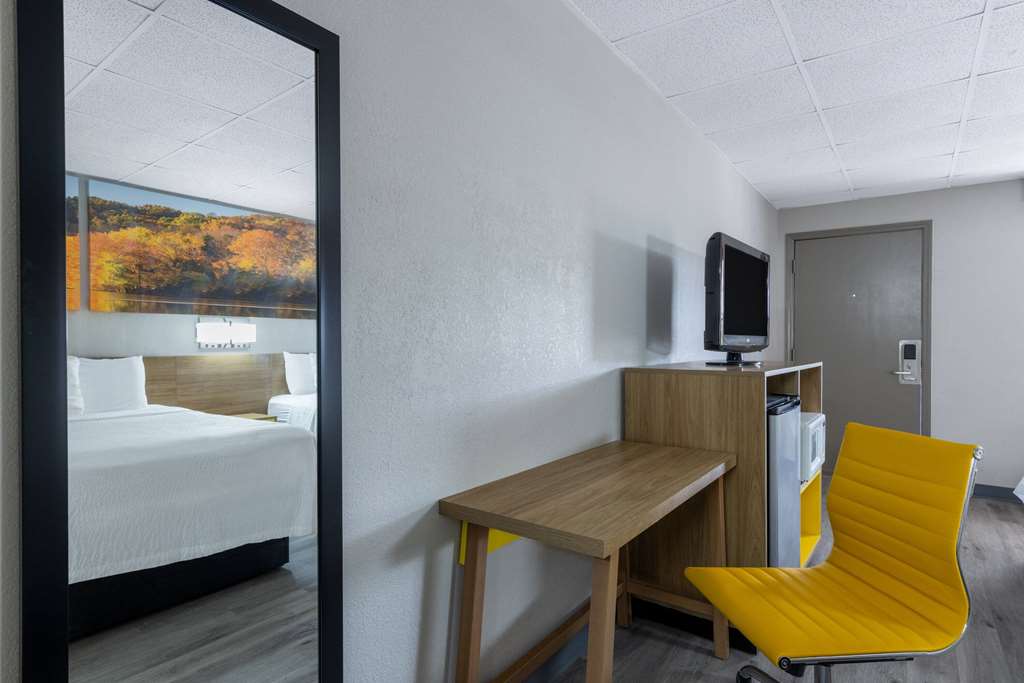 Days Inn by Wyndham Lincolnton - photo 24