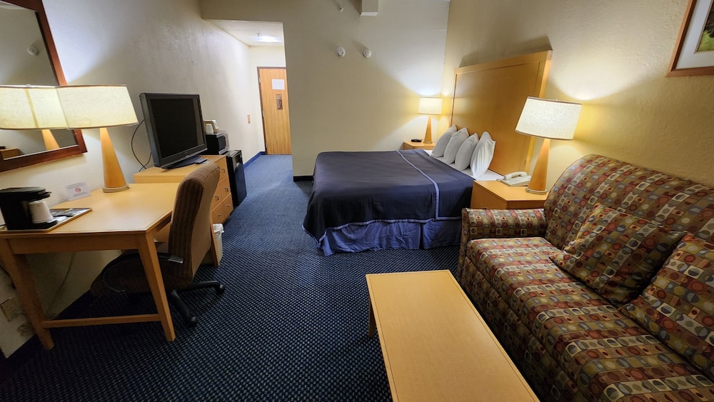 Katahdin Inn & Suites - photo 18