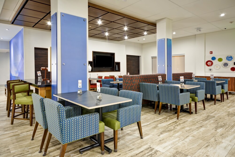Holiday Inn Express Evansville by IHG - photo 17
