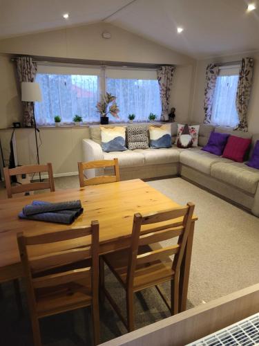 Cozy Caravan Near Edinburgh in Edinburgh, United Kingdom