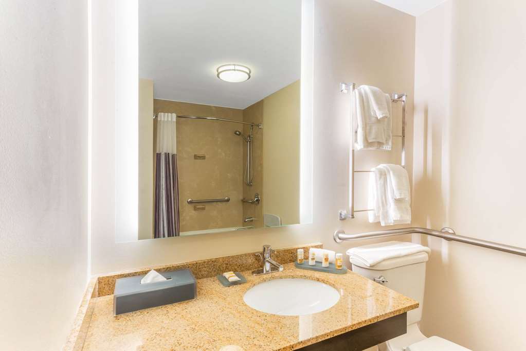 La Quinta Inn & Suites by Wyndham Chicago Downtown - photo 36