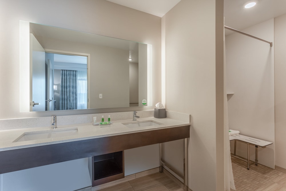 Holiday Inn Hotel & Suites Jefferson City by IHG - photo 18