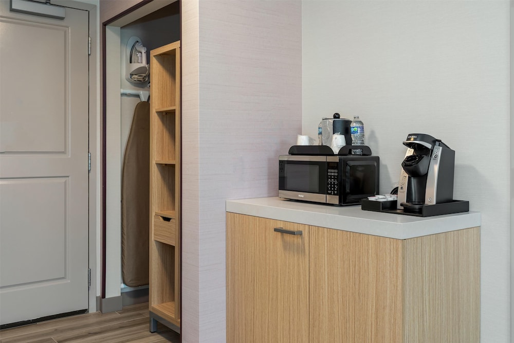 Hilton Garden Inn Auburn - photo 21