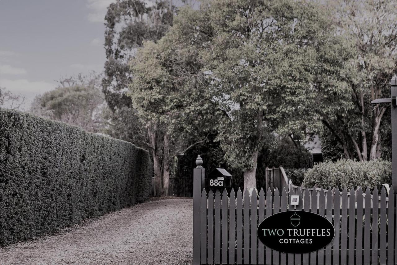 Two Truffles Cottage Accommodation — 4-Star Luxury Hotel in Yarra Glen, Australia