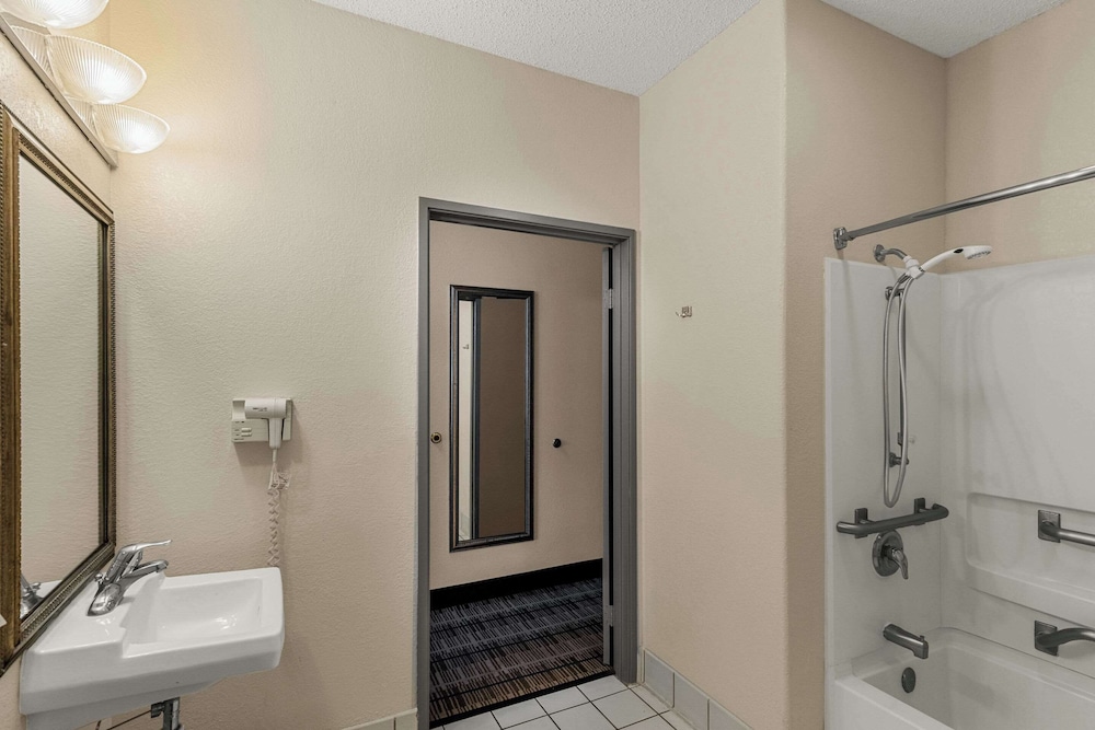 Quality Inn Denver Northeast Brighton - photo 19