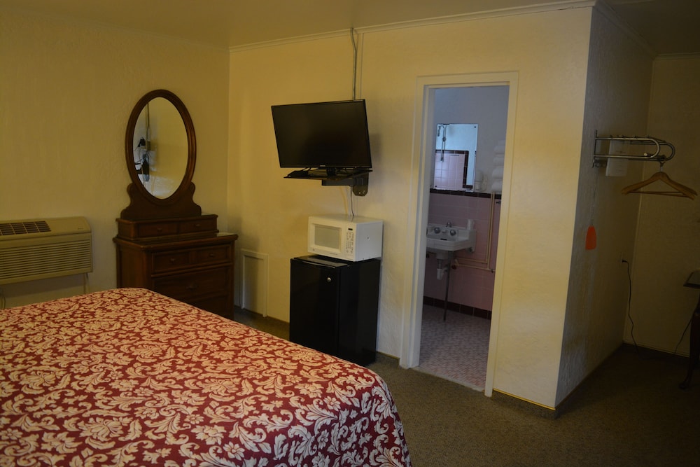 The Evergreen Inn Motel and RV Park - photo 8