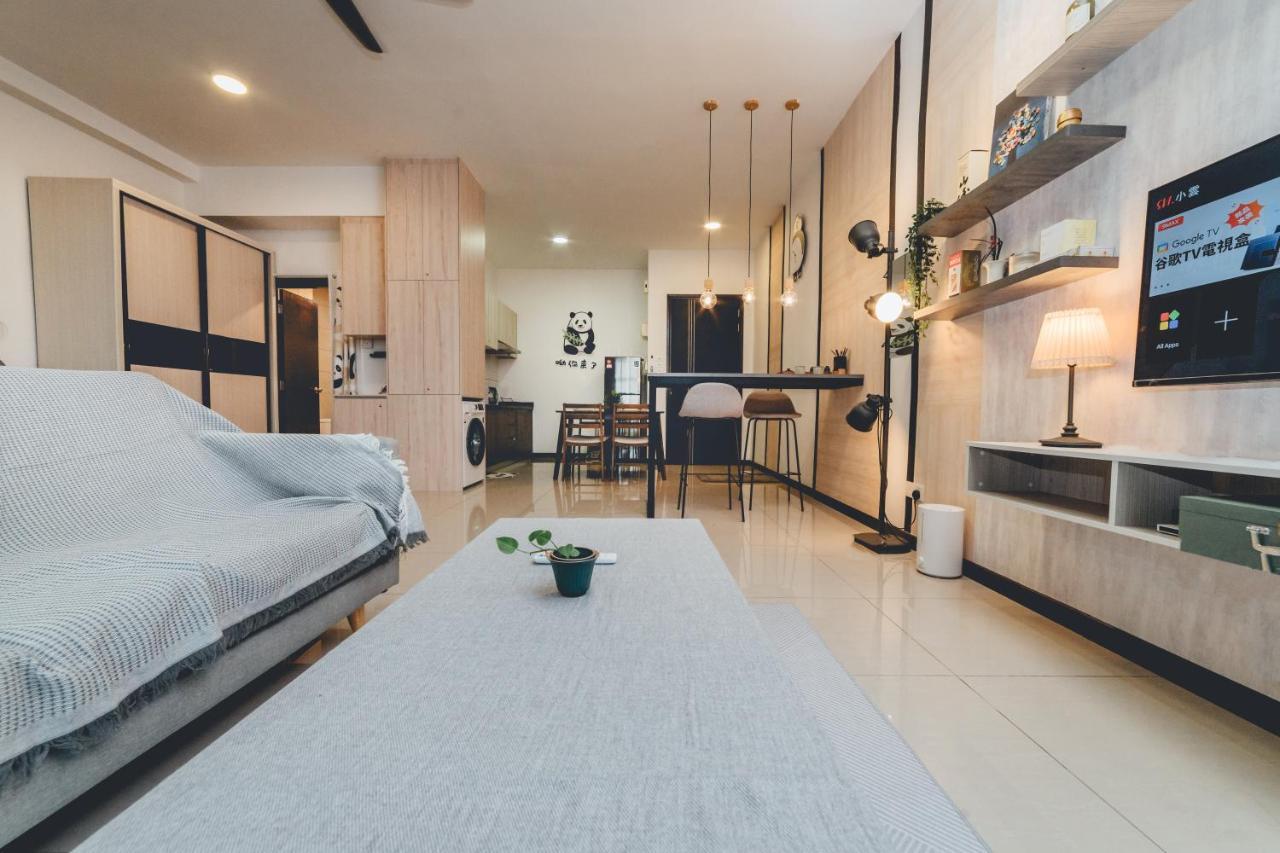 Molek Regency Studio ChicStay 4pax Bathtub Balcony by Our Stay — 4-Star Luxury Hotel in Johor Bahru, Malaysia