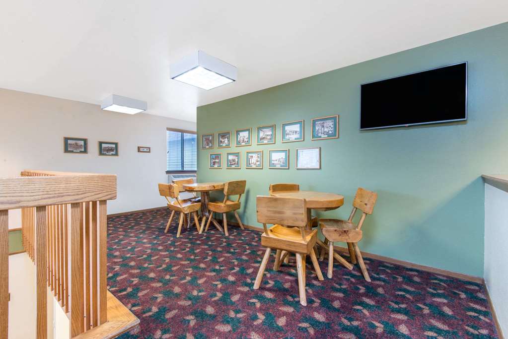 Super 8 by Wyndham Buffalo - photo 3