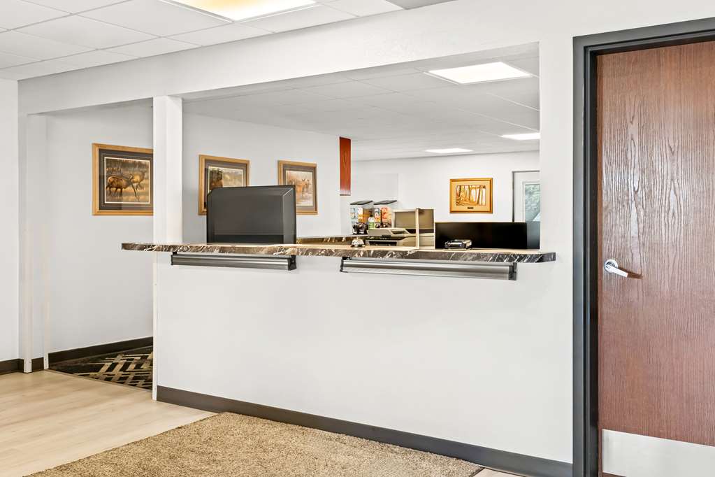 Americas Best Value Inn Tahquamenon Country - photo 4