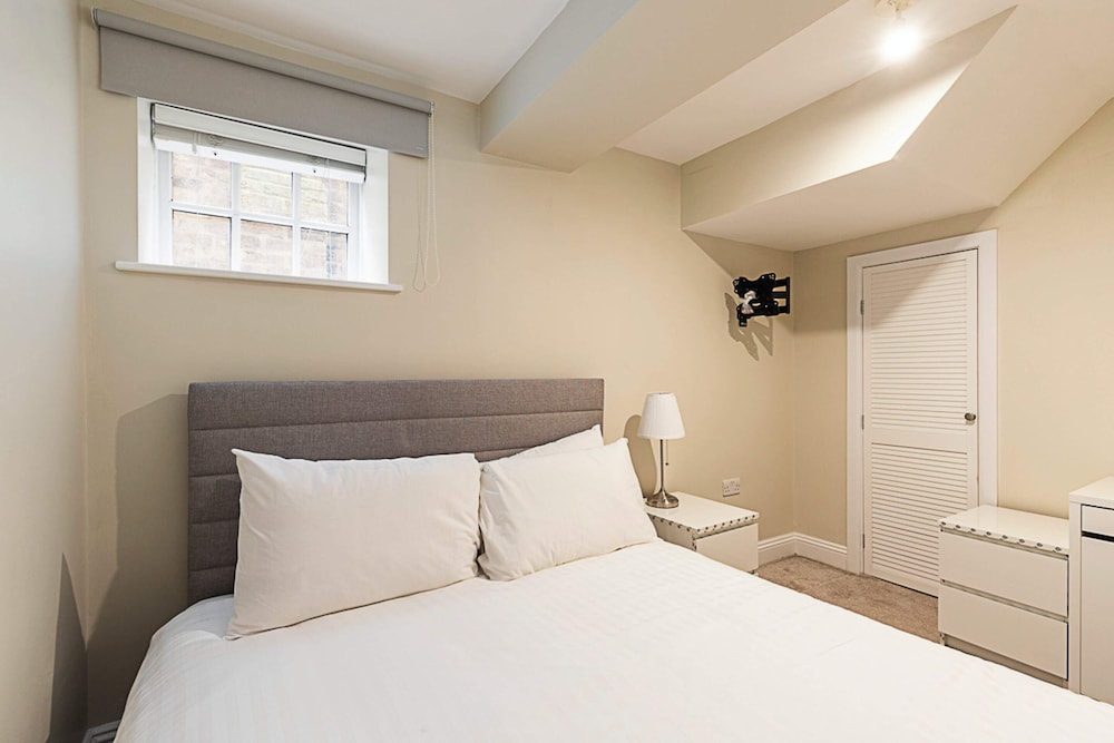 Charming and Modernised Edwardian Flat — 4-Star Luxury Hotel in London, United Kingdom