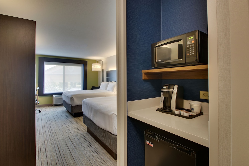 Holiday Inn Express & Suites Morris by IHG - photo 37