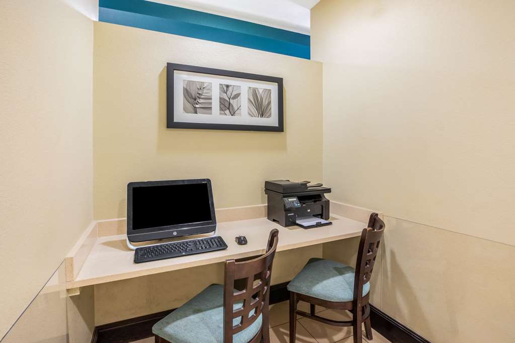 La Quinta Inn Suites Floresville - photo 55